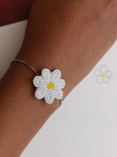 Load image into Gallery viewer, White Flower Bracelet